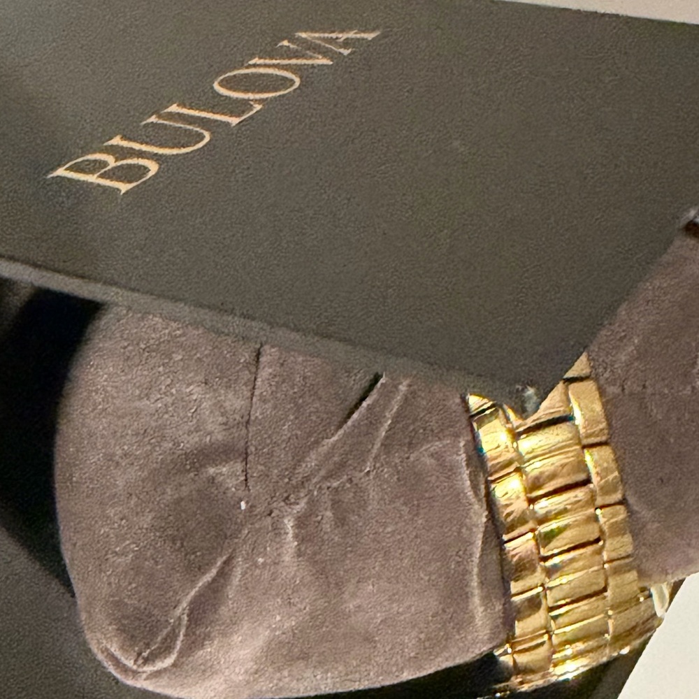 NWT Authentic Bulova Crystal and Gold Watch- never worn, beautiful in org box❤️ - Picture 2 of 15